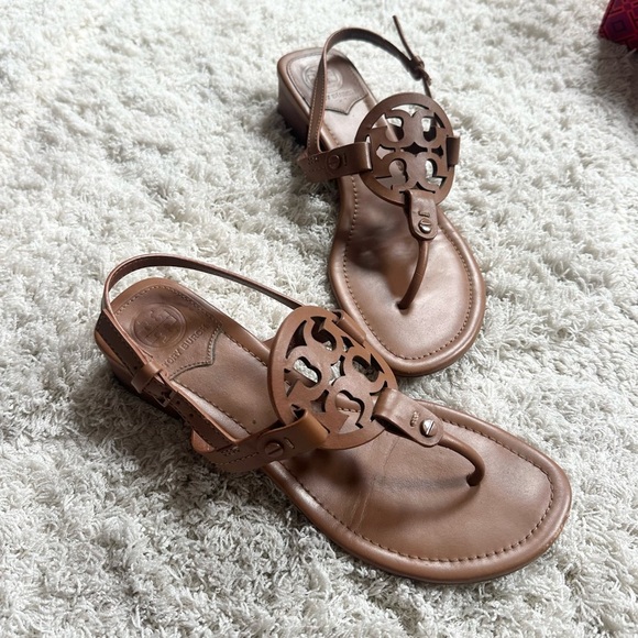 Tory Burch Miller Brown tan camel Leather logo heel 7 - Picture 1 of 13